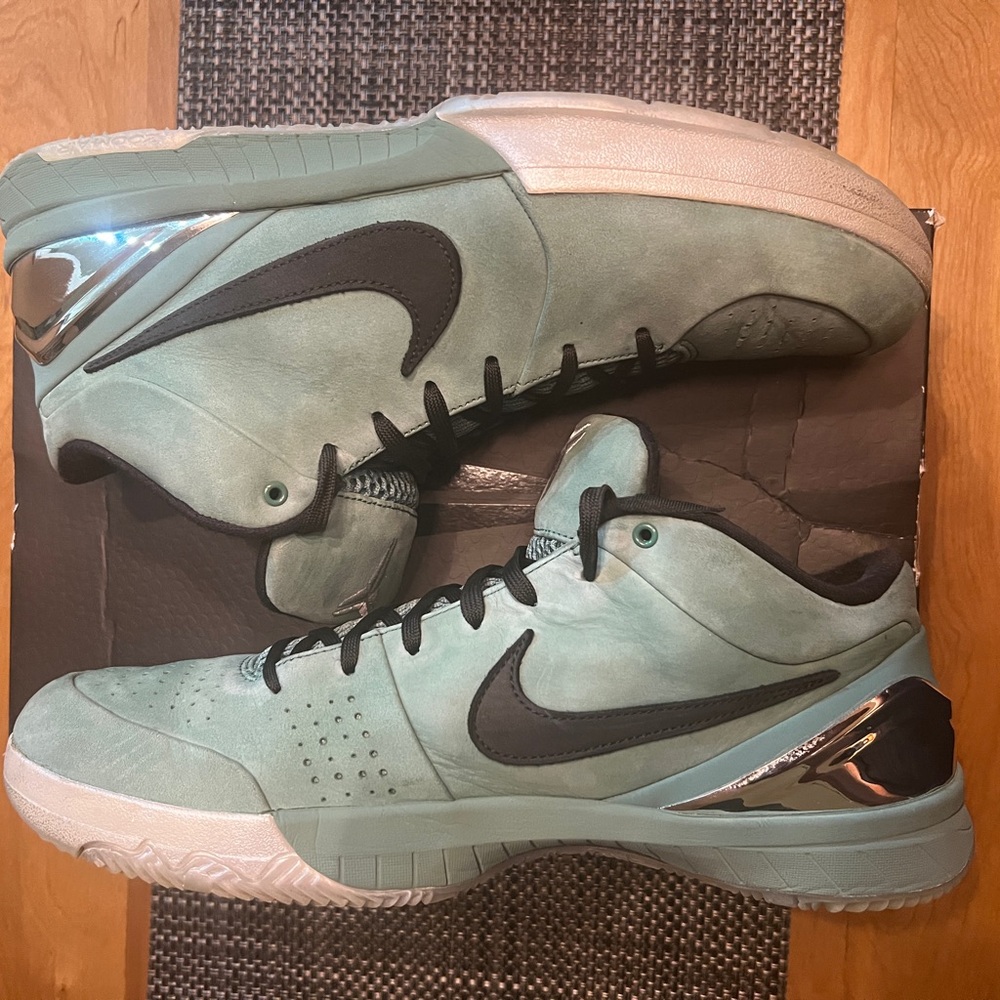 Kobe IV Protro “Girl Dad” men’s size 14 comes with box
